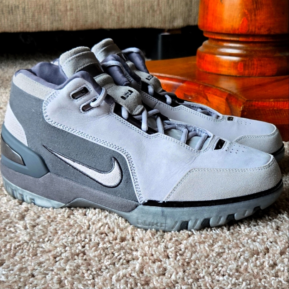 Lebron Zoom Generation 1 Retro Dark Grey C